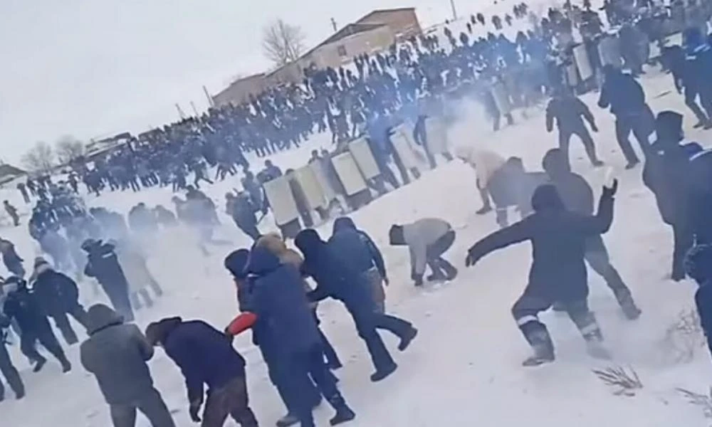 Έπεσε το "ξύλο της αρκούδας" στην Ρωσία! Συγκρούσεις με την αστυνομία, χιλιάδες πολίτες στους δρόμους, δεκάδες τραυματίες